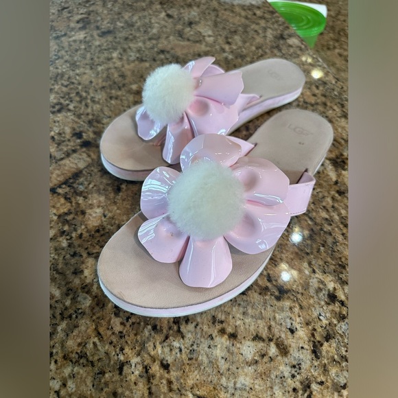 UGG floral Pink Pom Pom flip flops! Size 11 - Picture 2 of 4